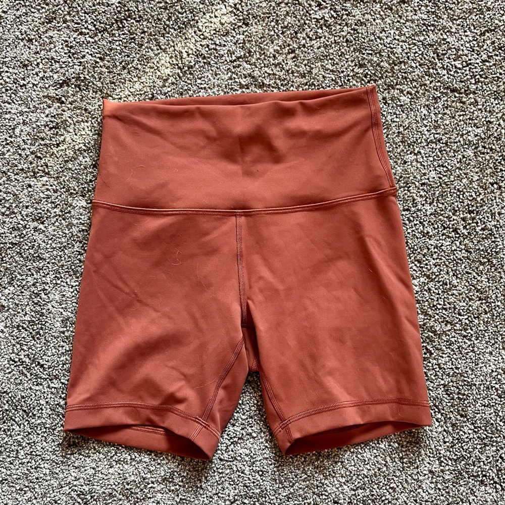 Lululemon Wunder Train High Rise Short 6” size 6